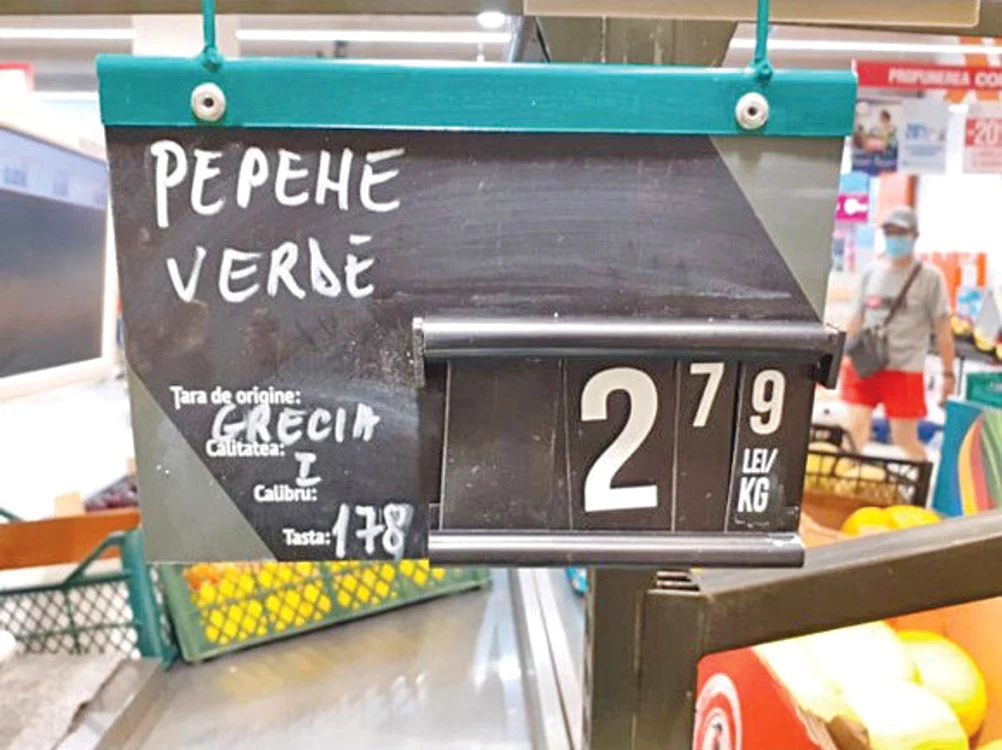 
    În magazine se găseşte din belşug pepene grecesc la 2, 79 lei/kg  