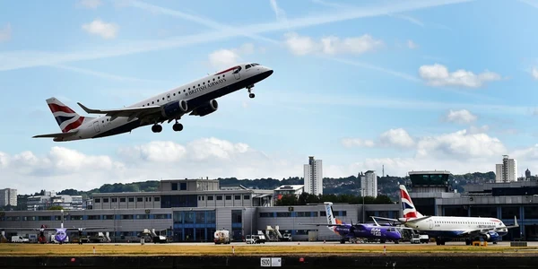 avion british airways decoleaza de pe London City foto epa efe