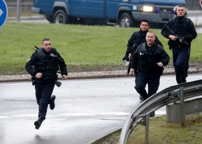 Forţe de politie intervin in localitatea franceza unde sunt tinuti ostatici la o tipografie