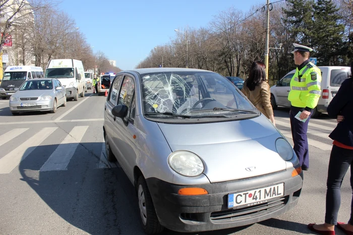 Patru persoane au fost lovite, dar au suferit răni ușoare (foto: cugetliber.ro-arhivă)