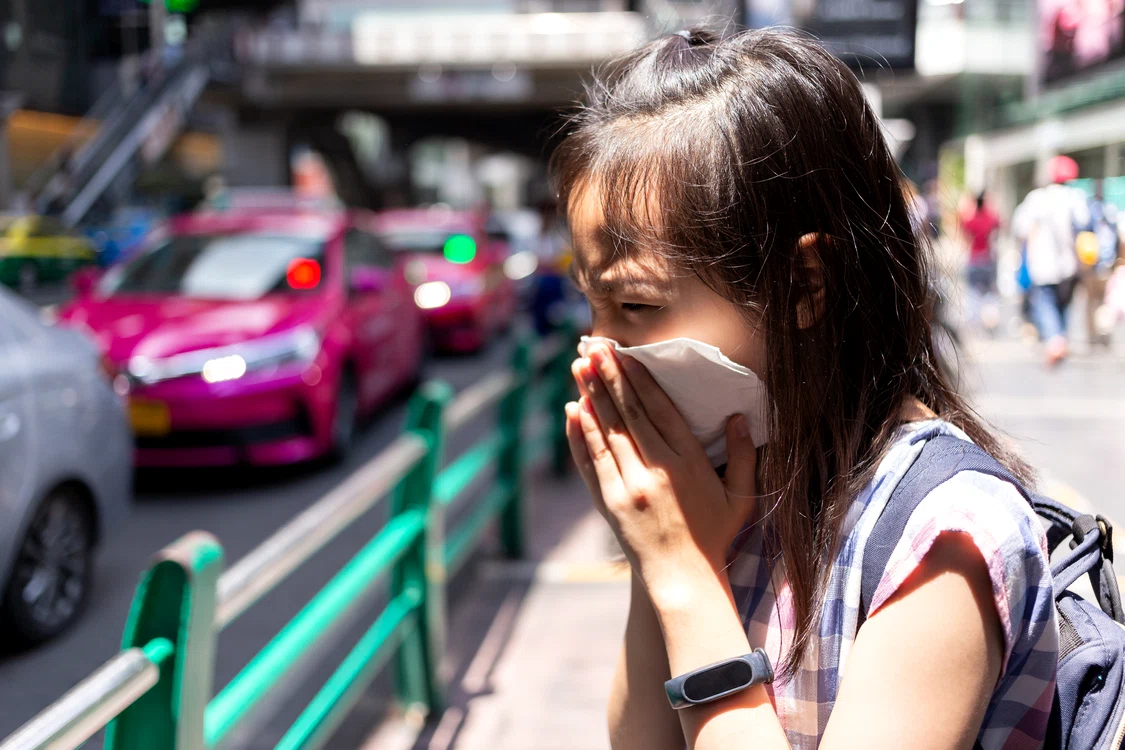 
    Patru milioane de copii se îmbolnăvesc anual de astm din cauza dioxidului de nitrogen din gazele de eșapamentfoto: Shutterstock  