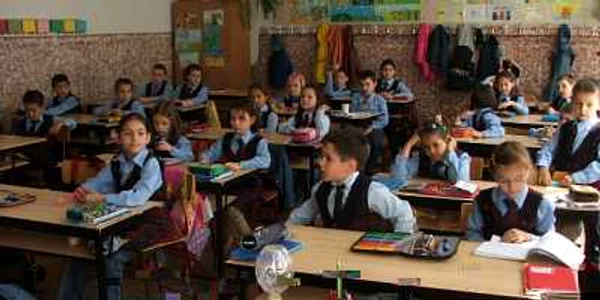 Tinerii au distrus materialul didactic al profesorilor
