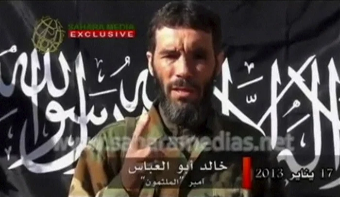 Jihadistul Mokhtar Belmokhtar, surprins într-un mesaj video publicat în ianuarie 2013. FOTO: Reuters