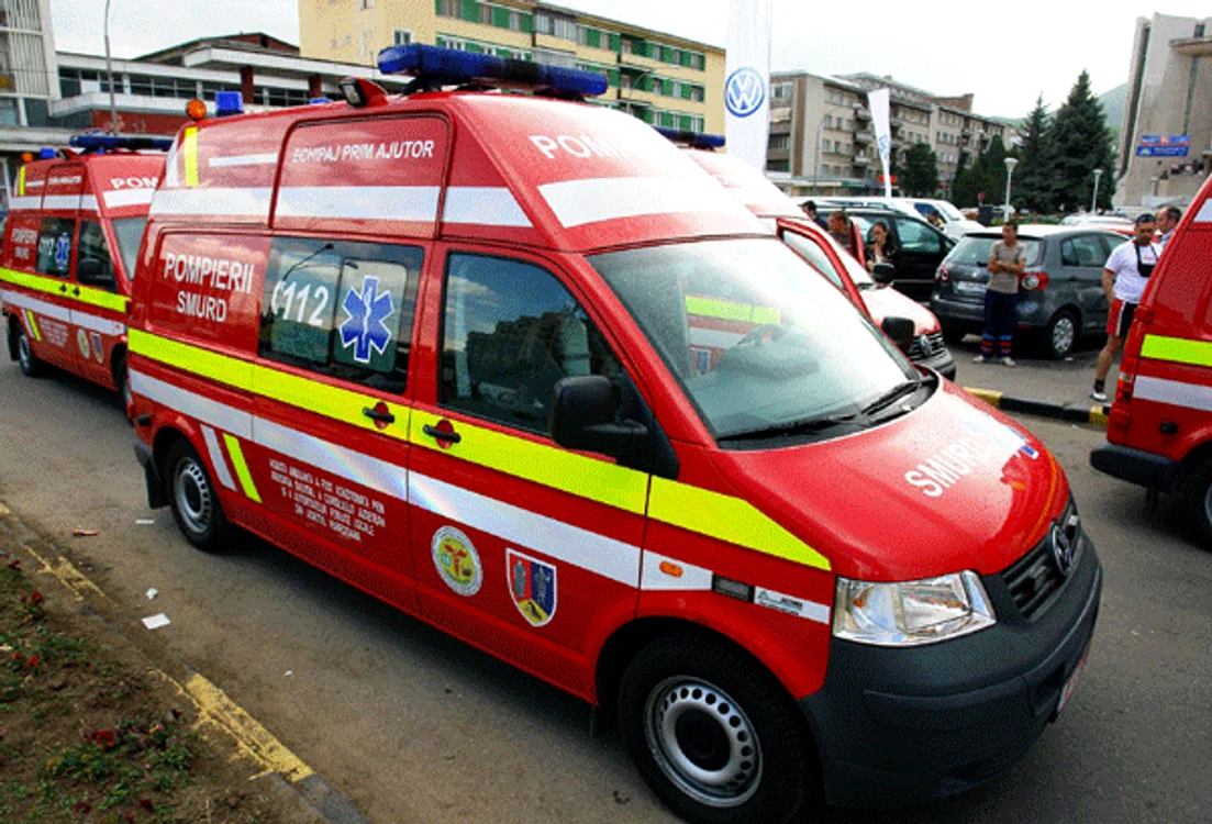 Accident grav în Bucureşti, soldat cu trei răniţi