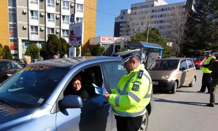 "Actele la control, vă rog !"... (Foto: Mugurel Manea)