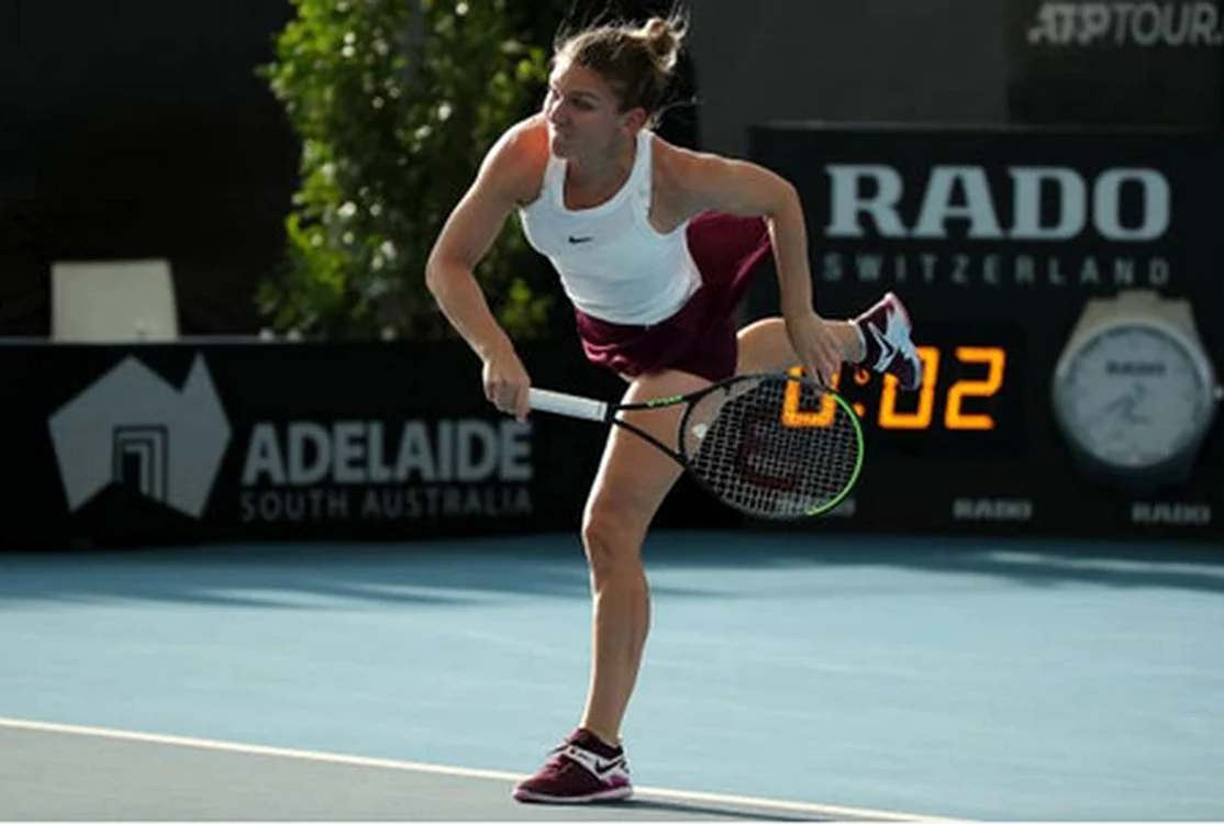 
    Simona Halep, la serviciu la AdelaideFOTO: Guliver/ Gettyimages  