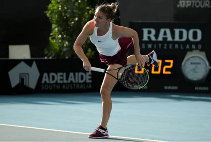 
    Simona Halep, la serviciu la AdelaideFOTO: Guliver/ Gettyimages  