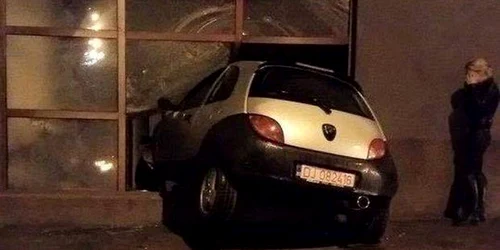 Şoferiţa a fost amendată de oamenii legii cu suma de 585 de lei