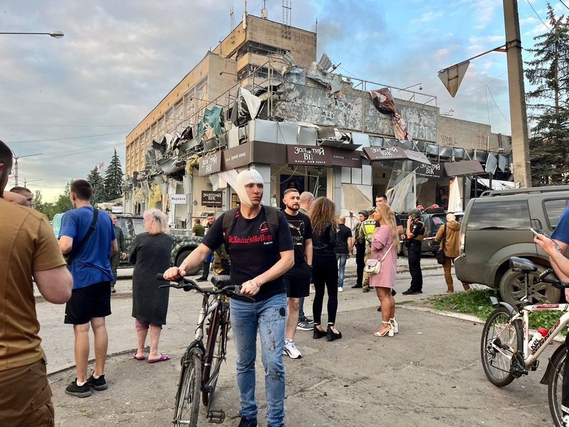 Atac furibund cu rachete al rușilor asupra unui restaurant din Kramatorsk. Cel puțin doi morți și zeci de răniți VIDEO 
