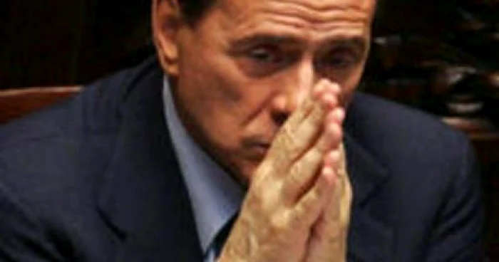 Silvio Berlusconi, încolţit din toate părţile