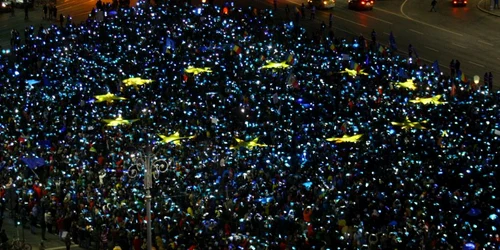 Steag UE la protestul din Piata Victoriei ziua 27 FOTO David Muntean