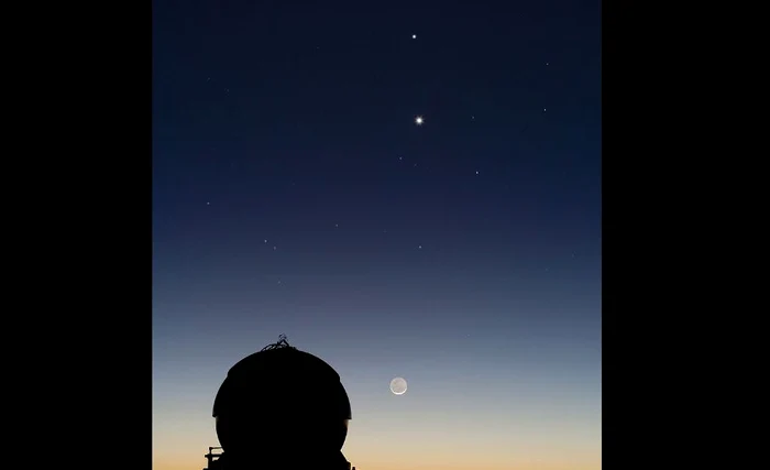 Conjuncția lui Mercur și Venus, aliniate deasupra Lunii, văzută de la observatorul de pe Cerro Paranal jpg