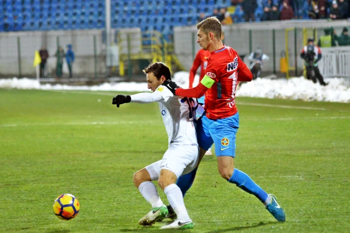 Tănase (dreapta) a marcat ultimul gol al partidei FOTO Mediafax