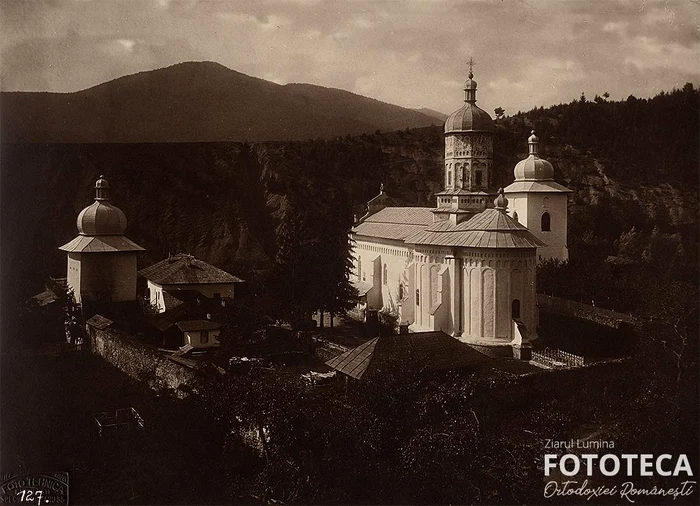 Unul dintre ctitori este Alexandru cel Bun FOTO Ziarul Lumina - Fototeca Ortodoxiei Românești