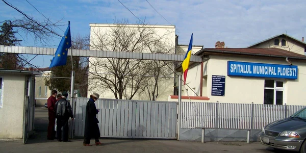 Mâncarea şi băutura în exces i-a băgat în spital-imagine arhivă