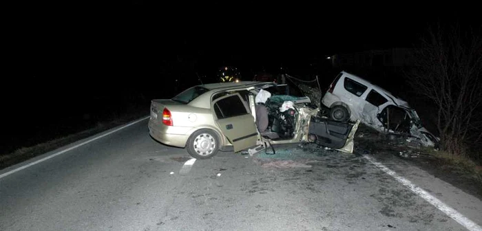 Accidentul dintre un Logan si un Opel de la Mihăeşti