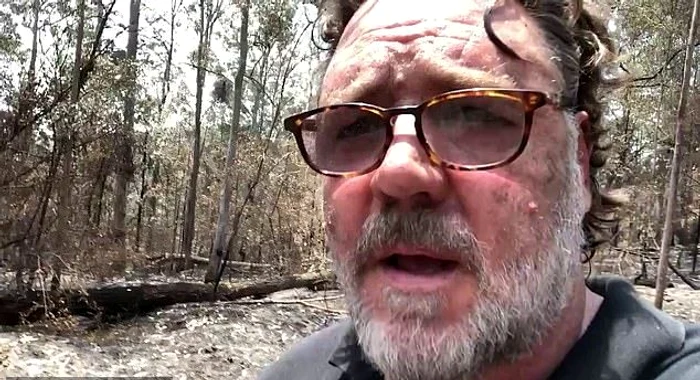 Russell Crowe, în vârstă de 55 de ani, participă alături de pompieri la operațiunile de stingere a incendiilor