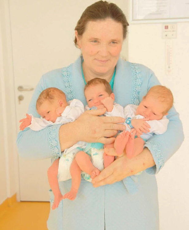 Florentina, Florin şi Vasile vor merge acasă, unde mai au cinci fraţi cu vârste cuprinse între 2 şi 13 ani (FOTO: SANDRINIO NEAGU)