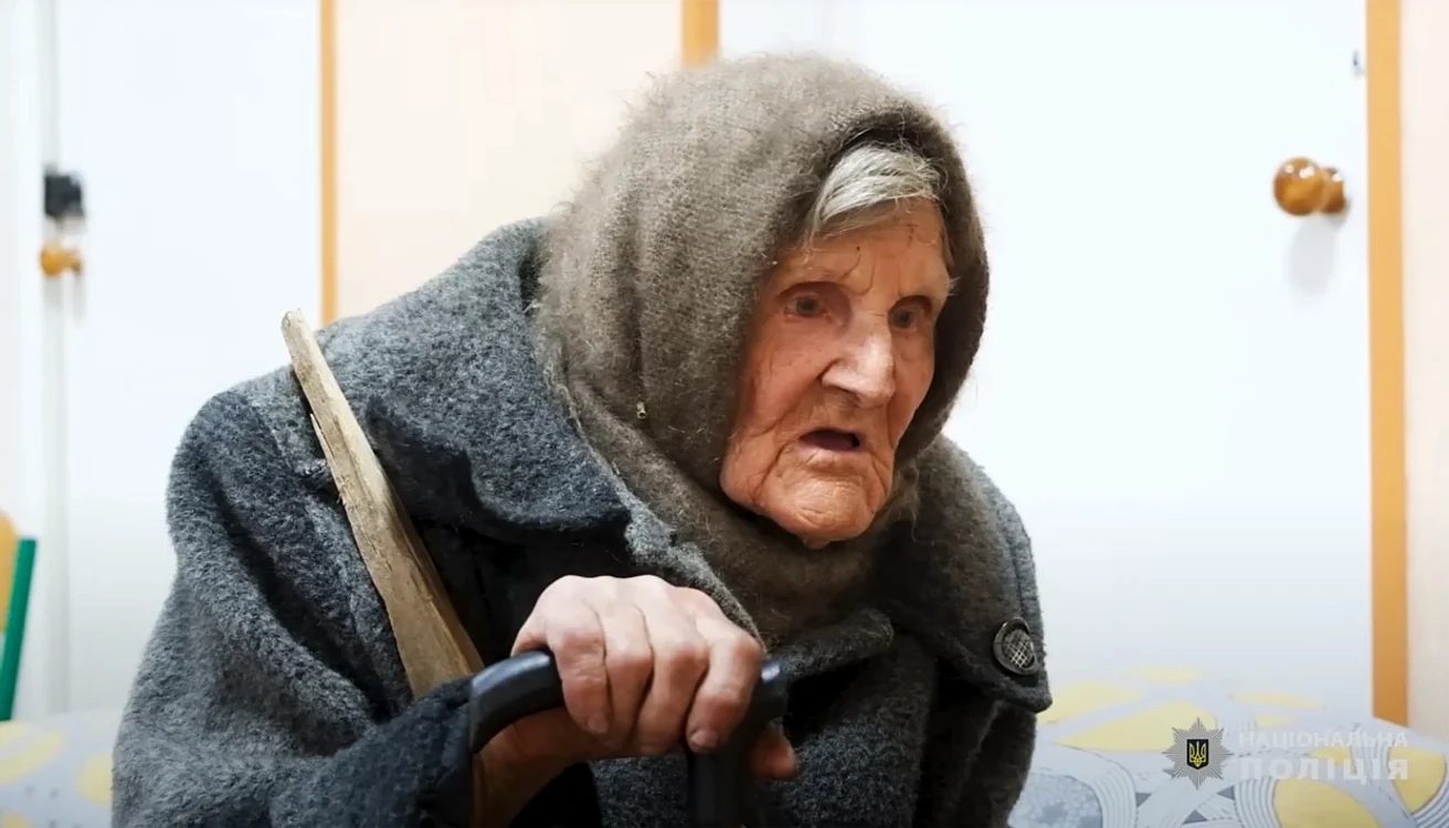 Cum a supraviețuit o femeie de 98 de ani din Ucraina după ce a mers 10 kilometri 