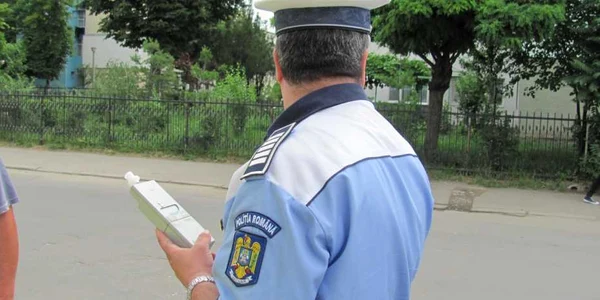 politist cu etilotest