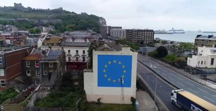 Muralul pictat de Bansky pe un zid din Dover