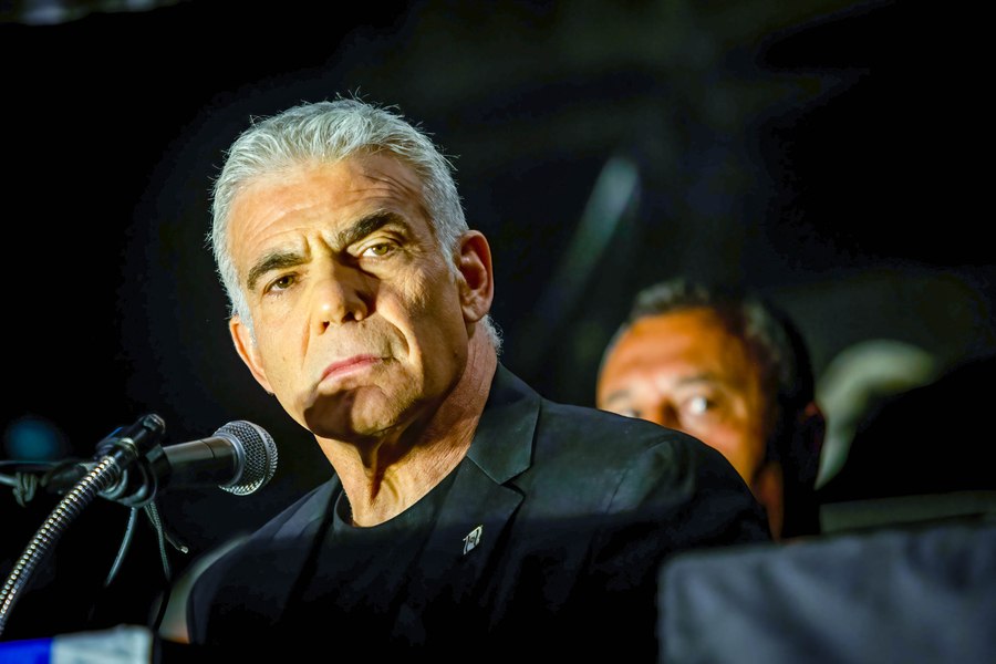 Liderul opoziţiei Yair Lapid îi propune lui Netanyahu formarea unui guvern de criză: „Israel este în război" 