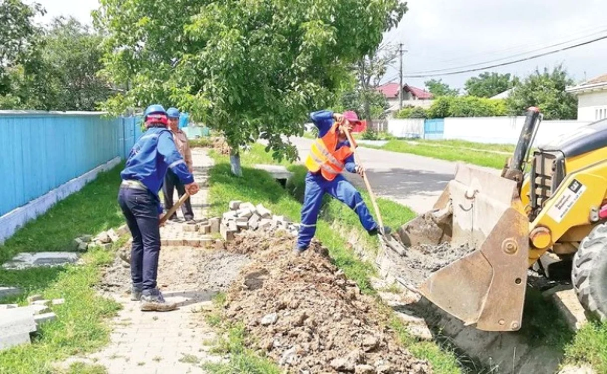 La Flămânzi a fost reabilitată reţeaua de apă şi canalizare FOTO Cosmin Zamfirache