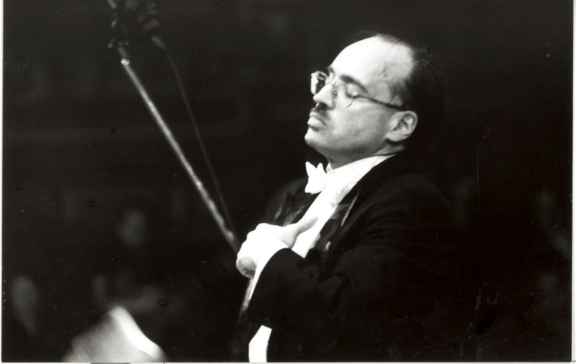 Iosif Ion Prunner, în 2000, la Festivalul „Johann Strauss“ de la Ateneul Român. Foto: Editura Allfa