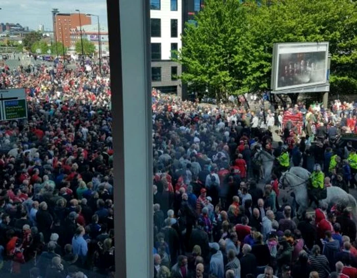 Stadionul „Old Trafford” a fost evacuat din motive de securitate