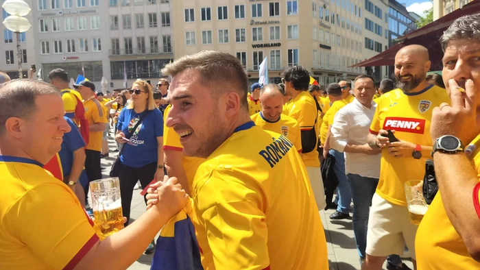 Fanii României, pregătiți de marele meci cu Ucraina. Foto Adevărul