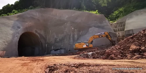 Salba de tuneluri de pe valea Mureşului