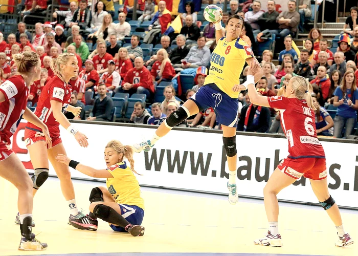 
    Norvegiencele se bucură de 14 ani la meciurile cu noiFoto: Mircea Roşca  