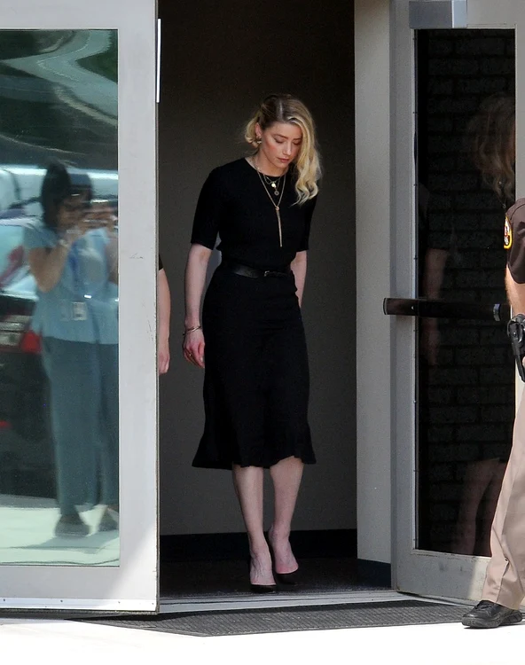 Johnny Depp vs Amber Heard (4) jpg