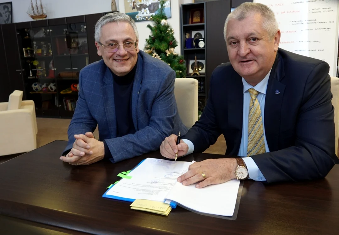 Primarul Călăraşiului, daniel Ştefan Drăgulin(dreapta) şi director ADR Sud Muntenia, Liviu Muşat FOTO PMC