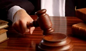 Un craiovean a câştigat în instanţă îngheţarea cursului pentru creditul în franci elveţieni