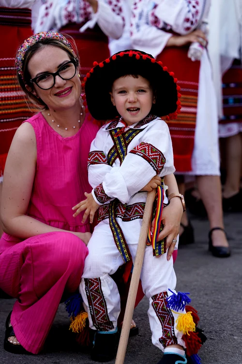 Unul dintre cei mai mici călușari, pregătit de paradă FOTO: Ionelia Nucă