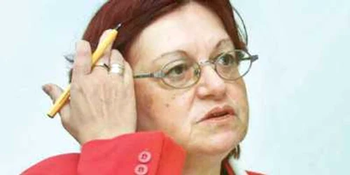 Viorica Costiniu este soţia magistratului Florin Costiniu,  trimis în judecată de DNA 