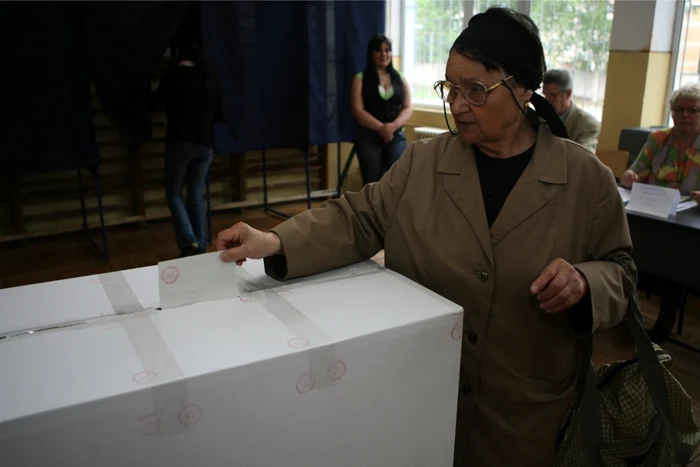 Edilii Mangaliei au stabilit ca în ziua alegerilor parlamentare să aibă loc şi referendumul privind exploarea gazelor de şist din sudul litoralului FOTO Adevărul