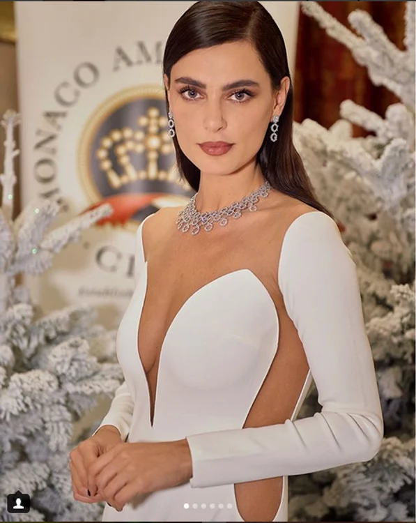 catrinel marlon png