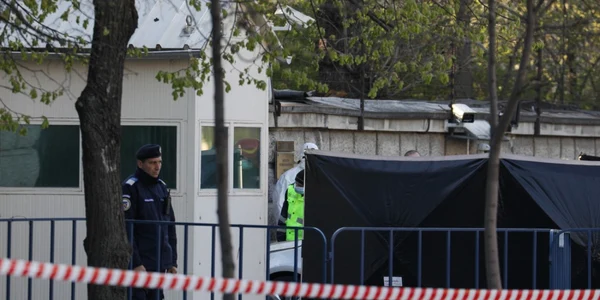 O masină a intrat în gardul Ambasadei Rusiei de la Bucureşti. FOTO Inquam Photos / Octav Ganea