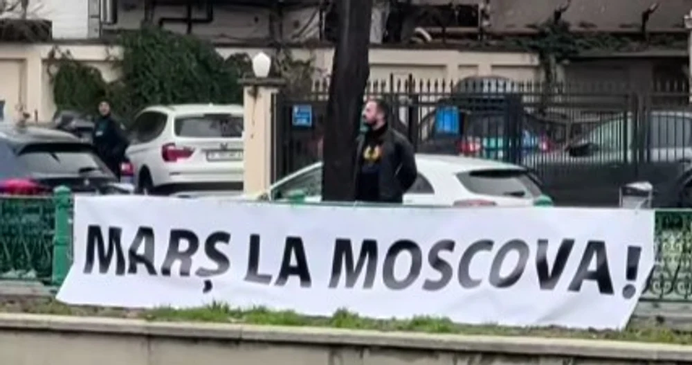 Haos în fața Curții de Apel București: bărbatul care a strigat „Marș la Moscova” către Călin Georgescu, huiduit de susținători