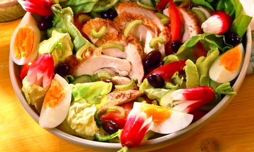 salata de pui cu legume jpeg