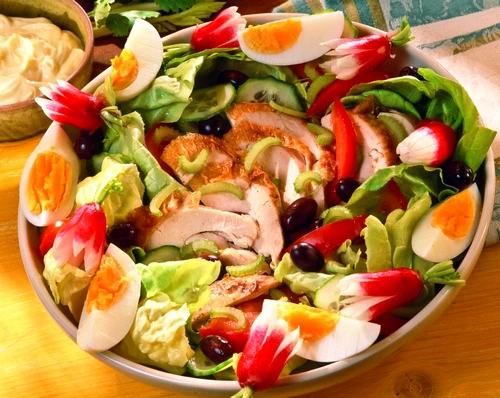 salata de pui cu legume jpeg