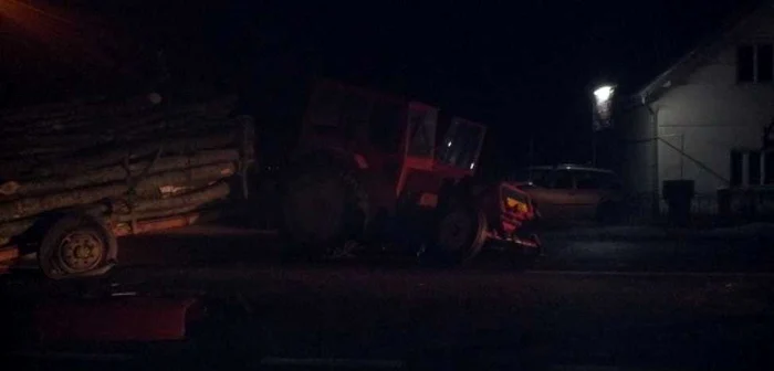 Tractorul avea o remorcă neînmatriculată FOTO: dejeanul.ro