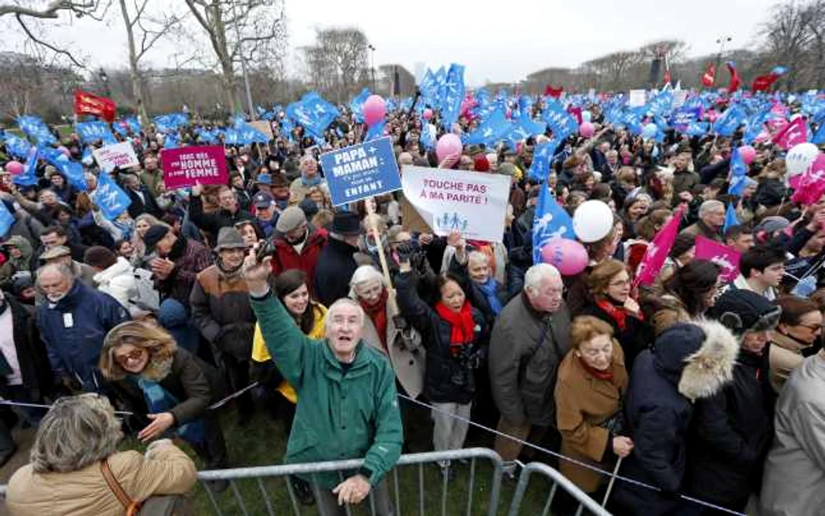 Sute de mii de persoane sunt aşteptate astăzi în Paris la un protest de sprijin pentru căsătoriile între persoane de acelaşi sex. FOTO: Reuters
