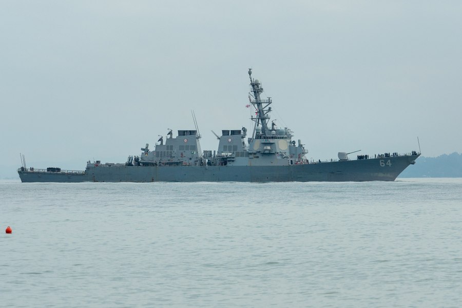 Distrugătorul american USS Carney a doborât trei drone în Marea Roşie