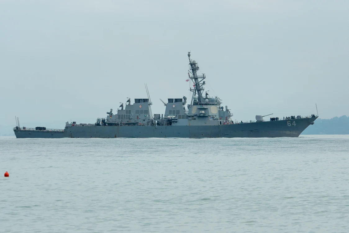 Distrugătorul USS Carney FOTO:  Oleksandr Shestakov/Shutterstock