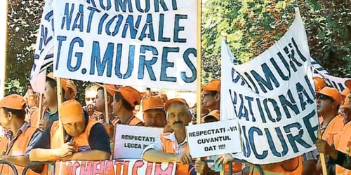 Sindicaliştii au demonstrat în faţa Ministerului Transporturilor