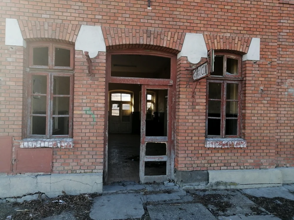 Gara din Zlătunoaia, cu sala de aşteptare FOTO Cosmin Zamfirache
