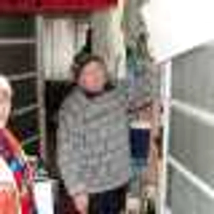 Cei doi nevăzători au găsit pila de care spărgătorul s-a folosit pentru a intra în casă